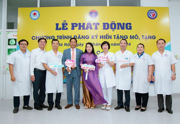 Nhiều cán bộ y tế đăng ký hiến tặng mô, tạng- Ảnh 1. Nhiều cán bộ y tế đăng ký hiến tặng mô, tạng- Ảnh 1.