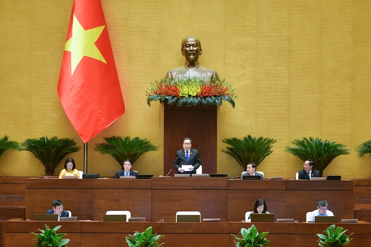 Bộ trưởng Bộ Y tế đeo khẩu trang thử mua thuốc phải kê đơn nhưng nhà thuốc không bán- Ảnh 1. Bộ trưởng Bộ Y tế đeo khẩu trang thử mua thuốc phải kê đơn nhưng nhà thuốc không bán- Ảnh 1.
