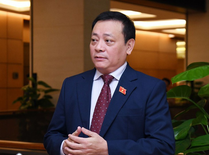 ĐBQH ấn tượng khi Bộ trưởng Đào Hồng Lan kiên quyết giữ quan điểm cấm thuốc lá điện tử- Ảnh 4. ĐBQH ấn tượng khi Bộ trưởng Đào Hồng Lan kiên quyết giữ quan điểm cấm thuốc lá điện tử- Ảnh 4.