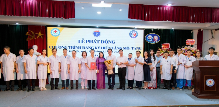 Nhiều cán bộ y tế đăng ký hiến tặng mô, tạng- Ảnh 2. Nhiều cán bộ y tế đăng ký hiến tặng mô, tạng- Ảnh 2.