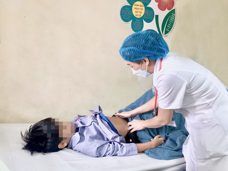 Bé trai 12 tuổi được phát hiện xuất huyết tiêu hóa từ triệu chứng nôn ra máu- Ảnh 1. Bé trai 12 tuổi được phát hiện xuất huyết tiêu hóa từ triệu chứng nôn ra máu- Ảnh 1.