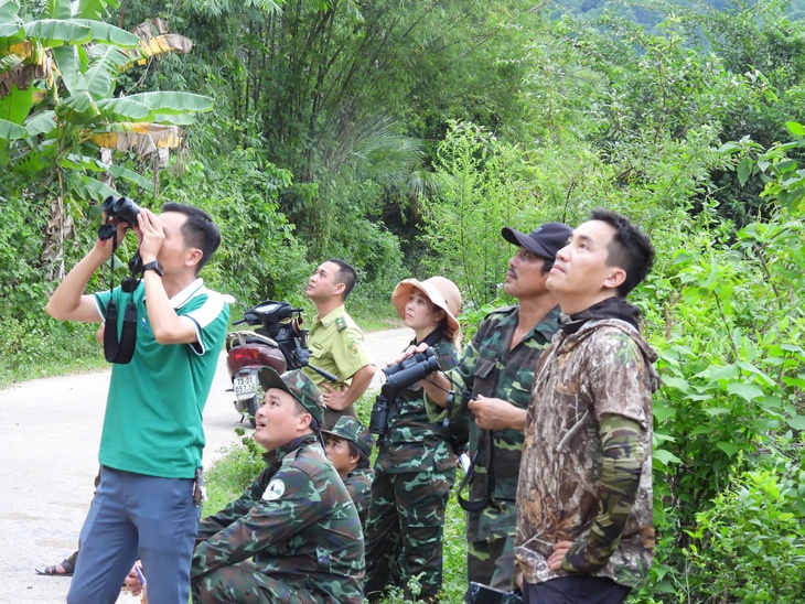 Những người tự nguyện bám rừng bảo vệ loài linh trưởng quý hiếm nằm trong Sách đỏ- Ảnh 9. Những người tự nguyện bám rừng bảo vệ loài linh trưởng quý hiếm nằm trong Sách đỏ- Ảnh 9.