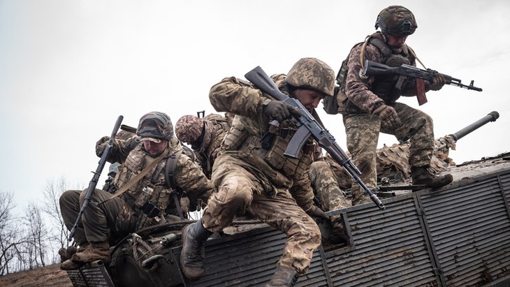 Nga tiến công nhanh chưa từng thấy, hệ thống phòng thủ Ukraine ở Donbass gặp nguy- Ảnh 1. Nga tiến công nhanh chưa từng thấy, hệ thống phòng thủ Ukraine ở Donbass gặp nguy- Ảnh 1.