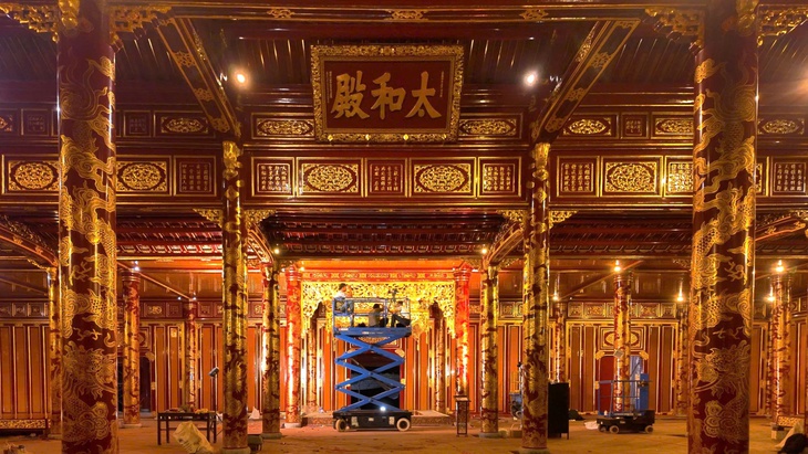 Chiêm ngưỡng bửu tán ngai vàng trong Hoàng cung Huế- Ảnh 1. Chiêm ngưỡng bửu tán ngai vàng trong Hoàng cung Huế- Ảnh 1.