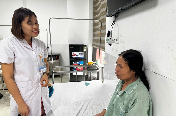 'Giải cứu' cho bệnh nhân ung thư 9 năm đeo hậu môn nhân tạo- Ảnh 1. 'Giải cứu' cho bệnh nhân ung thư 9 năm đeo hậu môn nhân tạo- Ảnh 1.