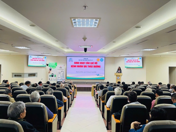 Tầm soát miễn phí đái tháo đường cho hàng trăm người dân- Ảnh 4.