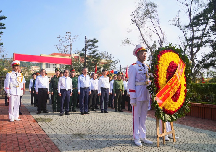 Tổng Bí thư Tô Lâm dự lễ động thổ dự án xây dựng nhà công vụ ở huyện đảo Bạch Long Vĩ- Ảnh 1. Tổng Bí thư Tô Lâm dự lễ động thổ dự án xây dựng nhà công vụ ở huyện đảo Bạch Long Vĩ- Ảnh 1.