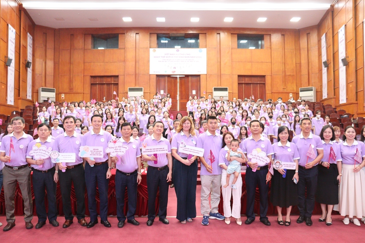 Thứ trưởng Bộ Y tế: 'Bảo đảm cho mọi trẻ sinh non đều được chăm sóc sức khỏe tốt nhất'- Ảnh 5. Thứ trưởng Bộ Y tế: 'Bảo đảm cho mọi trẻ sinh non đều được chăm sóc sức khỏe tốt nhất'- Ảnh 5.