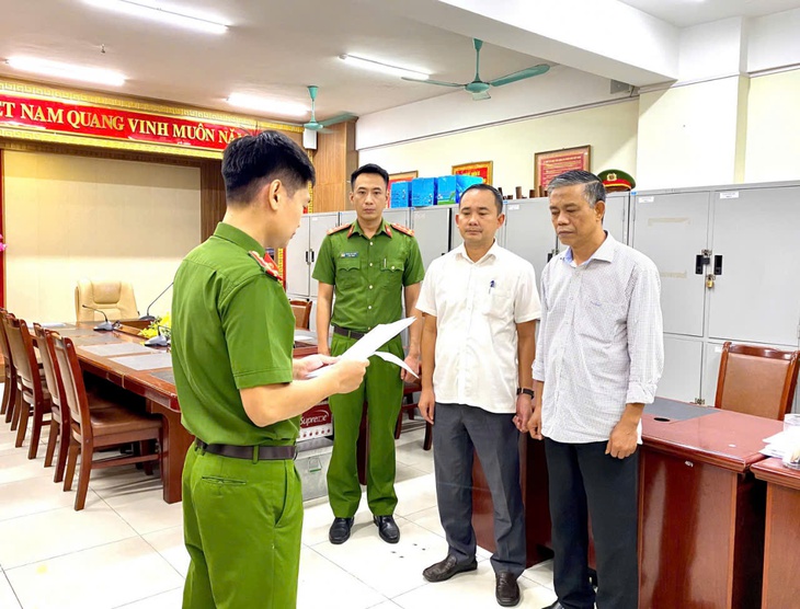 Thêm 2 lãnh đạo, nguyên lãnh đạo Trung tâm Quan trắc Tài nguyên và Môi trường tỉnh Quảng Ninh bị khởi tố- Ảnh 1. Thêm 2 lãnh đạo, nguyên lãnh đạo Trung tâm Quan trắc Tài nguyên và Môi trường tỉnh Quảng Ninh bị khởi tố- Ảnh 1.