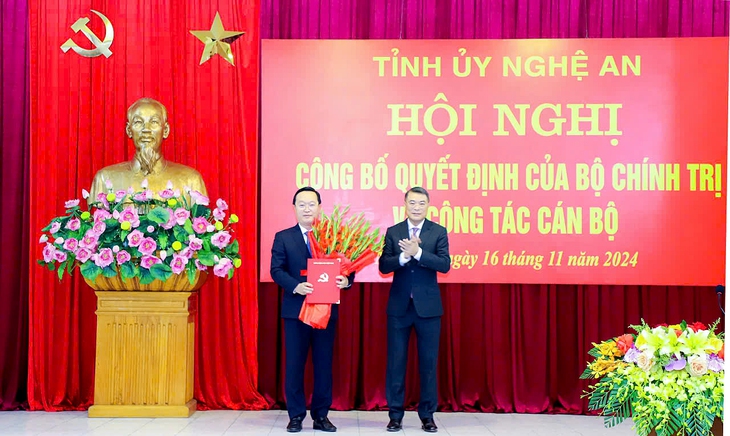 Công bố quyết định của Bộ Chính trị chuẩn y chức danh Bí thư Tỉnh ủy Nghệ An- Ảnh 3. Công bố quyết định của Bộ Chính trị chuẩn y chức danh Bí thư Tỉnh ủy Nghệ An- Ảnh 3.