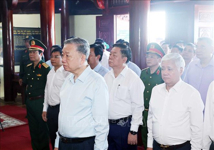 Tổng Bí thư Tô Lâm dự Ngày hội Đại đoàn kết toàn dân tộc tại ấp Mũi, xã Đất Mũi, Cà Mau- Ảnh 6. Tổng Bí thư Tô Lâm dự Ngày hội Đại đoàn kết toàn dân tộc tại ấp Mũi, xã Đất Mũi, Cà Mau- Ảnh 6.