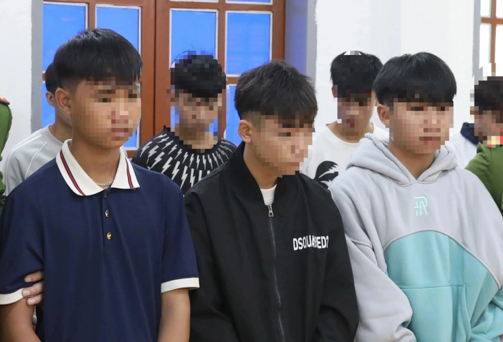 Ba 'trai bản' vác dao, kiếm tự chế đại náo đường phố ở Sơn La- Ảnh 1. sơn la