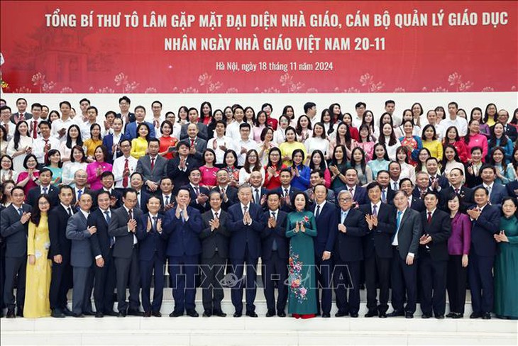 Tổng Bí thư Tô Lâm gặp mặt các nhà giáo, cán bộ quản lý giáo dục- Ảnh 9. Tổng Bí thư Tô Lâm gặp mặt các nhà giáo, cán bộ quản lý giáo dục- Ảnh 9.