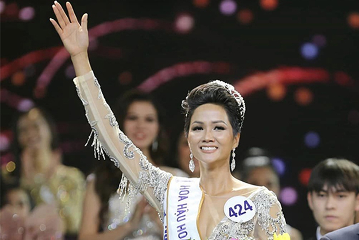 Người đẹp Việt Nam đầu tiên lọt top 5 Miss Universe giờ 'đổi đời' như thế nào?- Ảnh 1. Người đẹp Việt Nam đầu tiên lọt top 5 Miss Universe giờ 'đổi đời' như thế nào?- Ảnh 1.