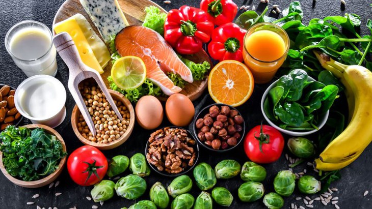 Chế độ ăn giúp người bị gãy xương mau phục hồi- Ảnh 1.