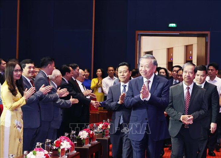 Tổng Bí thư Tô Lâm gặp mặt các nhà giáo, cán bộ quản lý giáo dục- Ảnh 1. Tổng Bí thư Tô Lâm gặp mặt các nhà giáo, cán bộ quản lý giáo dục- Ảnh 1.