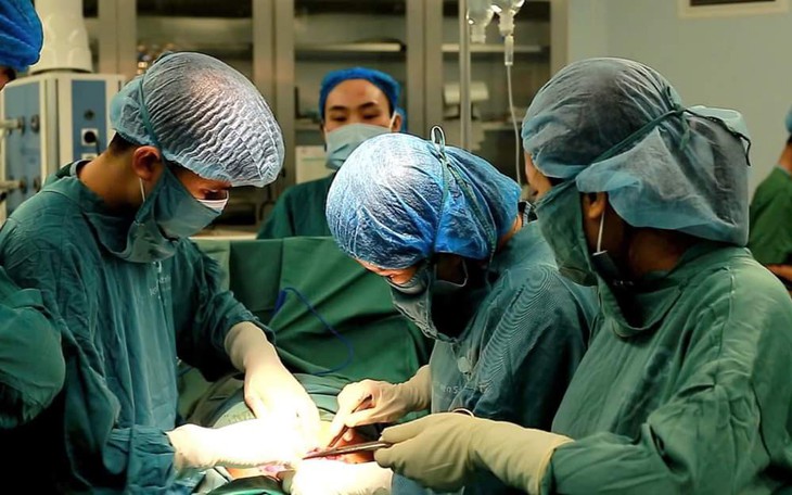 Bác sĩ kịp thời cứu sống 2 mẹ con sản phụ bị vỡ tử cung hiếm gặp