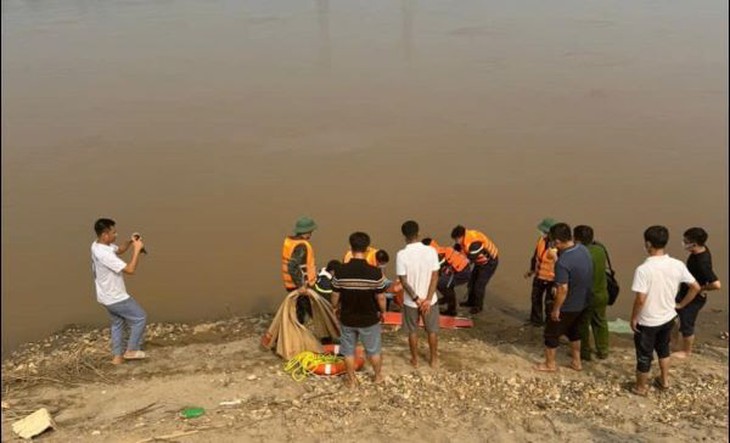Sau 40 giờ, đã tìm thấy 5 thi thể học sinh đuối nước ở Phú Thọ- Ảnh 1.
