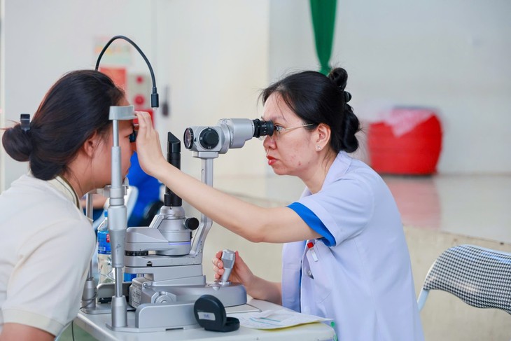 Bệnh viện Mắt Hà Nội 2 mang ánh sáng đến trường, bước cùng em tới tương lai tại Sông Công, Thái Nguyên- Ảnh 6. Bệnh viện Mắt Hà Nội 2 mang ánh sáng đến trường, bước cùng em tới tương lai tại Sông Công, Thái Nguyên- Ảnh 6.