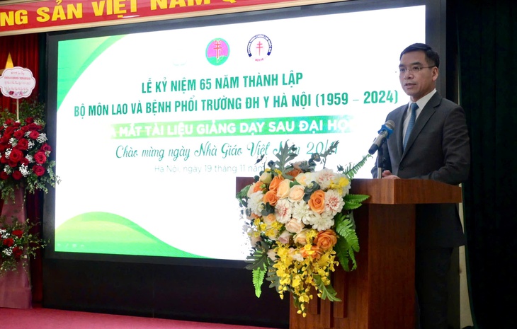 65 năm Bộ môn Lao và Bệnh phổi: Góp phần đào tạo đội ngũ nhân lực y tế chuyên khoa bảo vệ sức khỏe phổi
- Ảnh 1. 65 năm Bộ môn Lao và Bệnh phổi: Góp phần đào tạo đội ngũ nhân lực y tế chuyên khoa bảo vệ sức khỏe phổi
- Ảnh 1.