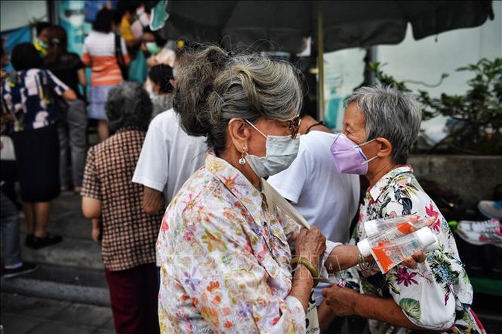 Thái Lan phát 10.000 baht mỗi người cho khoảng 4 triệu người cao tuổi- Ảnh 1. Thái Lan phát 10.000 baht mỗi người cho khoảng 4 triệu người cao tuổi- Ảnh 1.