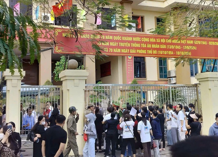 Lý do hoãn phiên xét xử vụ nam sinh lớp 8 bị đánh tử vong tại sân đình?- Ảnh 1. Lý do hoãn phiên xét xử vụ nam sinh lớp 8 bị đánh tử vong tại sân đình?- Ảnh 1.
