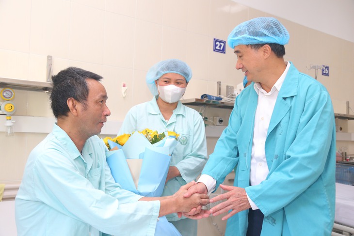 Thứ trưởng Trần Văn Thuấn thăm các bệnh nhân ghép tạng đặc biệt của Việt Nam- Ảnh 1.