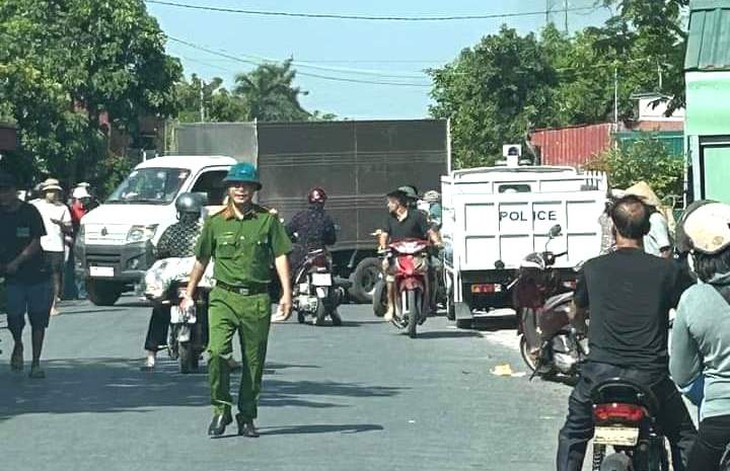 Đau lòng, nam sinh cấp 2 tử vong sau khi tông vào ô tô tải- Ảnh 1. Đau lòng, nam sinh cấp 2 tử vong sau khi tông vào ô tô tải- Ảnh 1.