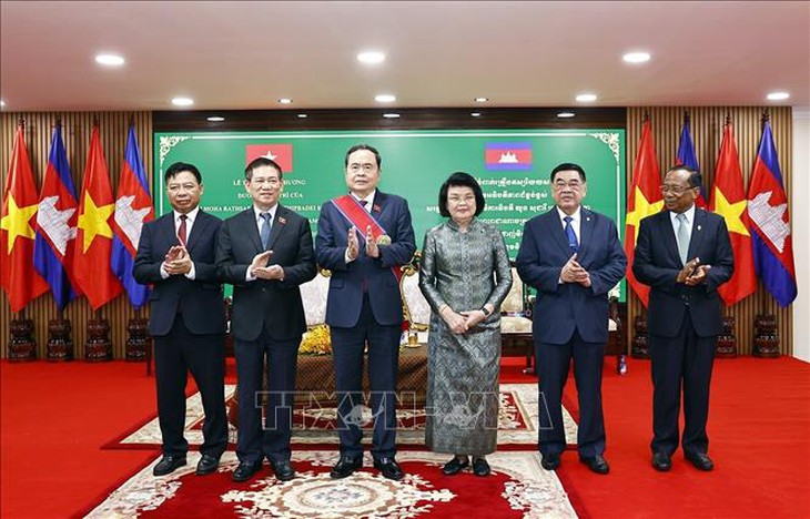 Lễ trao tặng Chủ tịch Quốc hội Trần Thanh Mẫn Huân chương Đại thập tự của Campuchia- Ảnh 3. Lễ trao tặng Chủ tịch Quốc hội Trần Thanh Mẫn Huân chương Đại thập tự của Campuchia- Ảnh 3.