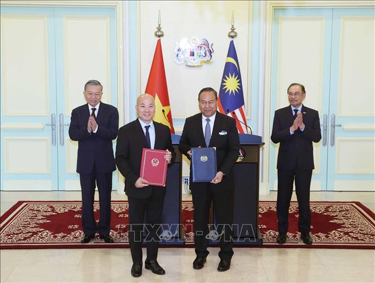 Tổng Bí thư Tô Lâm hội đàm với Thủ tướng Malaysia Anwar Ibrahim- Ảnh 5.