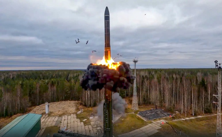 Nga triển khai siêu tên lửa RS-26 vào Ukraine?- Ảnh 1. Nga triển khai siêu tên lửa RS-26 vào Ukraine?- Ảnh 1.