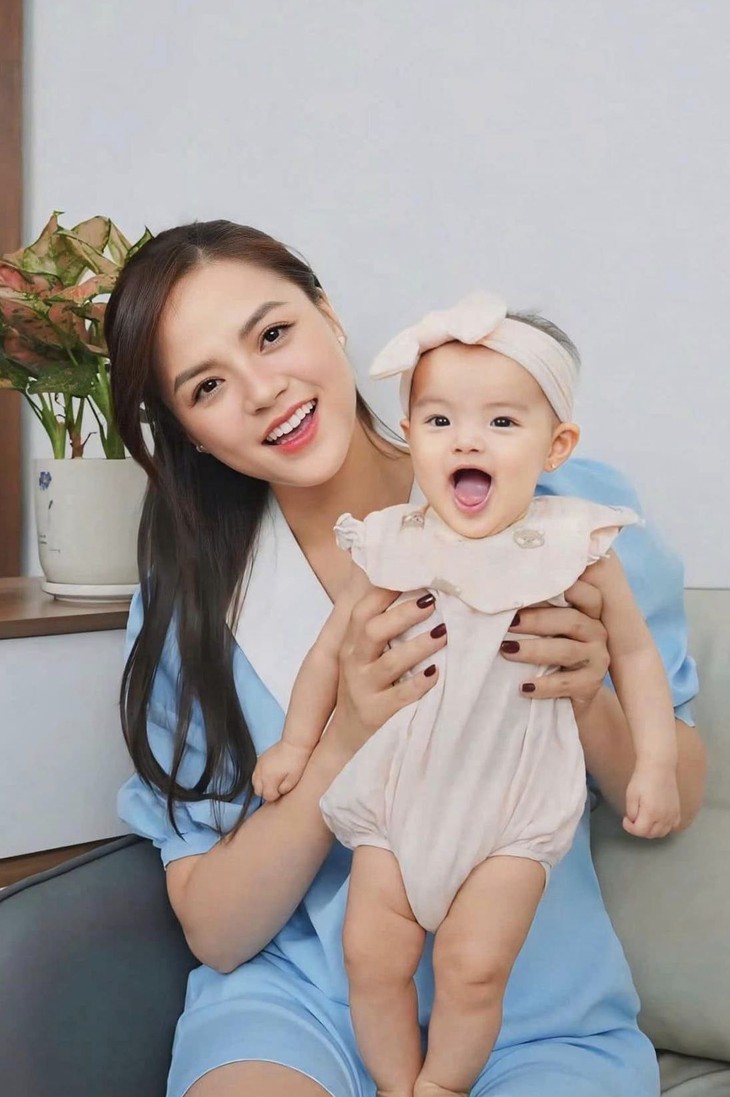 Thu Quỳnh khoe khoảnh khắc con gái 'Thị Tằm' giống mẹ 'như 2 giọt nước'- Ảnh 6. Thu Quỳnh khoe khoảnh khắc con gái 'Thị Tằm' giống mẹ 'như 2 giọt nước'- Ảnh 6.