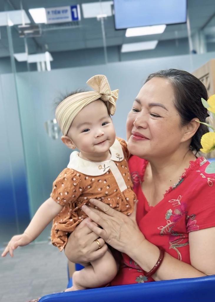 Thu Quỳnh khoe khoảnh khắc con gái 'Thị Tằm' giống mẹ 'như 2 giọt nước'- Ảnh 5. Thu Quỳnh khoe khoảnh khắc con gái 'Thị Tằm' giống mẹ 'như 2 giọt nước'- Ảnh 5.