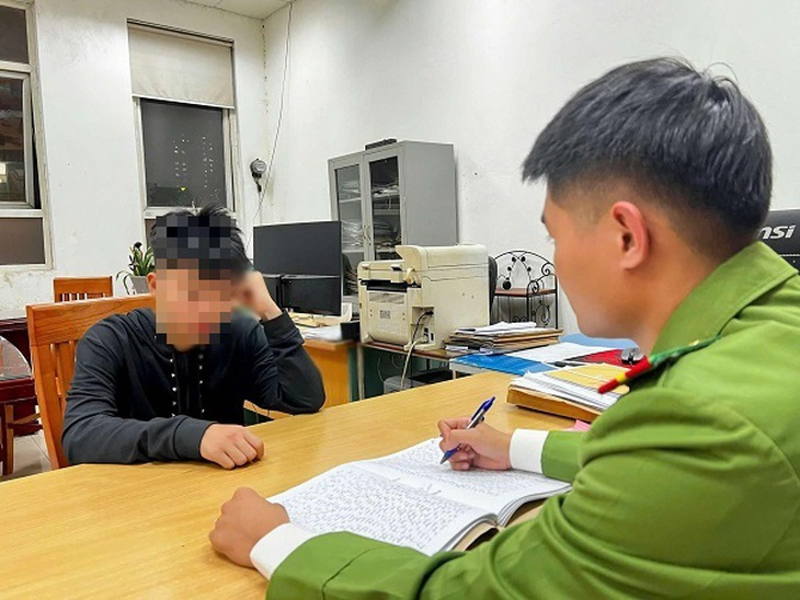 Bắt giữ nhóm thanh thiếu niên gây rối, cầm hung khí đuổi đánh nhau- Ảnh 2. Bắt giữ nhóm thanh thiếu niên gây rối, cầm hung khí đuổi đánh nhau- Ảnh 2.