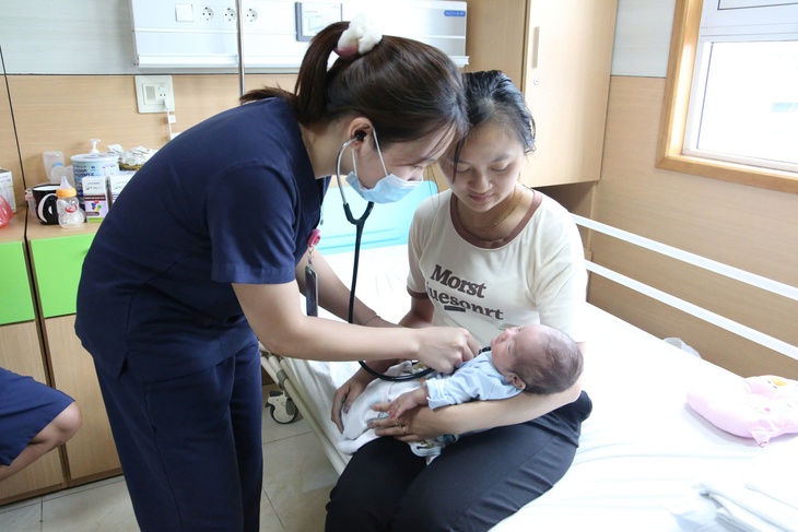 Dẫn lưu não thất - ổ bụng điều trị não úng thuỷ cho bệnh nhi sinh non- Ảnh 4.