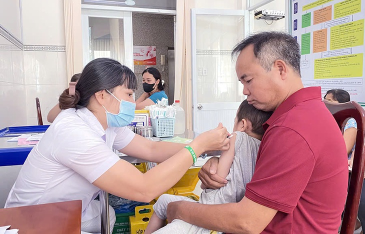 Bộ Y tế: Khẩn trương rà soát, tổ chức tiêm bù, vét vaccine cho trẻ chưa được tiêm phòng sởi- Ảnh 1. Bộ Y tế: Khẩn trương rà soát, tổ chức tiêm bù, vét vaccine cho trẻ chưa được tiêm phòng sởi- Ảnh 1.