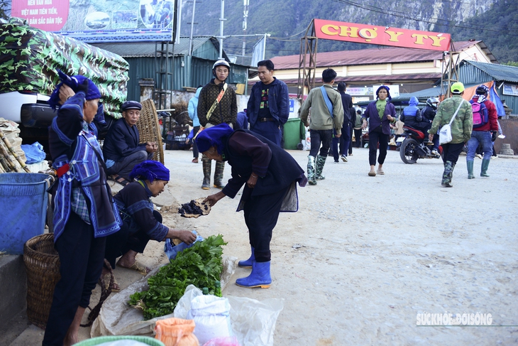 Sắc màu chợ phiên vùng biên Y Tý- Ảnh 1. Sắc màu chợ phiên vùng biên Y Tý- Ảnh 1.