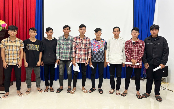 Bắt giữ 9 đối tượng dùng hung khí gây thương tích nặng cho 1 thanh niên- Ảnh 1.