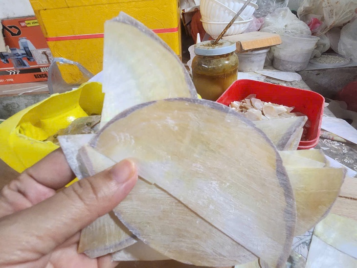 Vợ chồng khuyết tật và những sản phẩm thủ công đặc biệt làm đẹp cho đời- Ảnh 5.