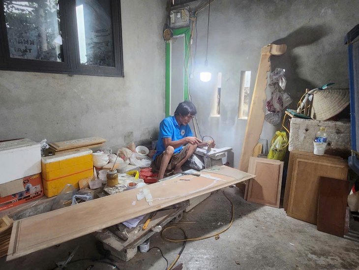 Vợ chồng khuyết tật và những sản phẩm thủ công đặc biệt làm đẹp cho đời- Ảnh 2.
