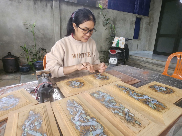 Vợ chồng khuyết tật và những sản phẩm thủ công đặc biệt làm đẹp cho đời- Ảnh 4.