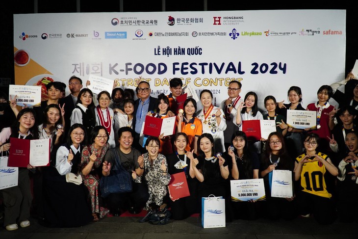 Rực rỡ sắc màu ẩm thực và âm nhạc với Lễ hội K-Food tại Con tàu tri thức HIU- Ảnh 1. Rực rỡ sắc màu ẩm thực và âm nhạc với Lễ hội K-Food tại Con tàu tri thức HIU- Ảnh 1.