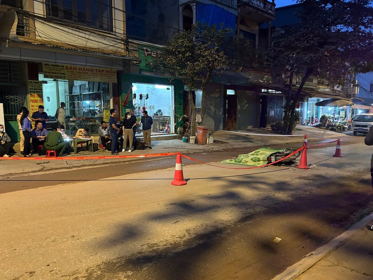 Người đàn ông tử vong do xe ô tô chở đất đâm trúng- Ảnh 1.