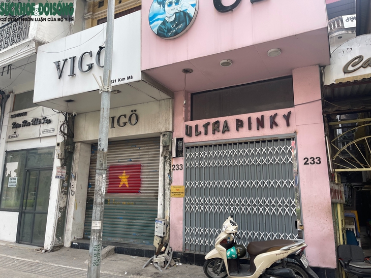 Hà Nội: Hàng loạt mặt bằng kinh doanh trên 'đất vàng' đóng cửa, treo biển cho thuê- Ảnh 2. Hà Nội: Hàng loạt mặt bằng kinh doanh trên 'đất vàng' đóng cửa, treo biển cho thuê- Ảnh 2.