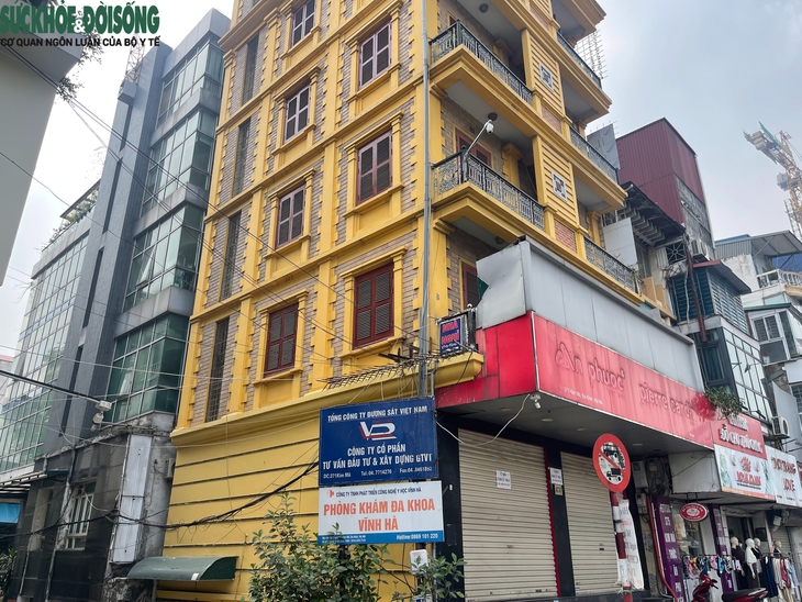 Hà Nội: Hàng loạt mặt bằng kinh doanh trên 'đất vàng' đóng cửa, treo biển cho thuê- Ảnh 5. Hà Nội: Hàng loạt mặt bằng kinh doanh trên 'đất vàng' đóng cửa, treo biển cho thuê- Ảnh 5.