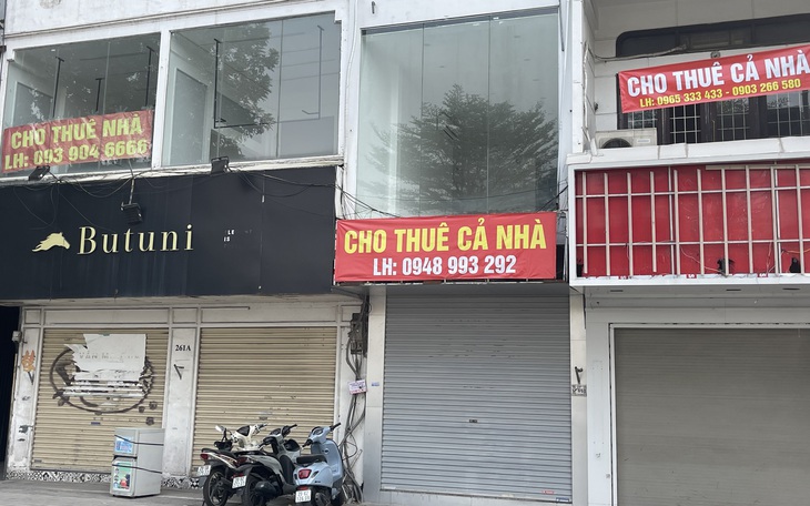 Hà Nội: Hàng loạt mặt bằng kinh doanh trên "đất vàng" đóng cửa, treo biển cho thuê