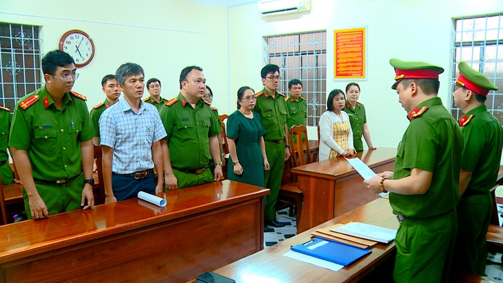 Bắt giám đốc và trưởng phòng Ban Quản lý Dịch vụ công ích TP Nha Trang- Ảnh 1. Bắt giám đốc và trưởng phòng Ban Quản lý Dịch vụ công ích TP Nha Trang- Ảnh 1.