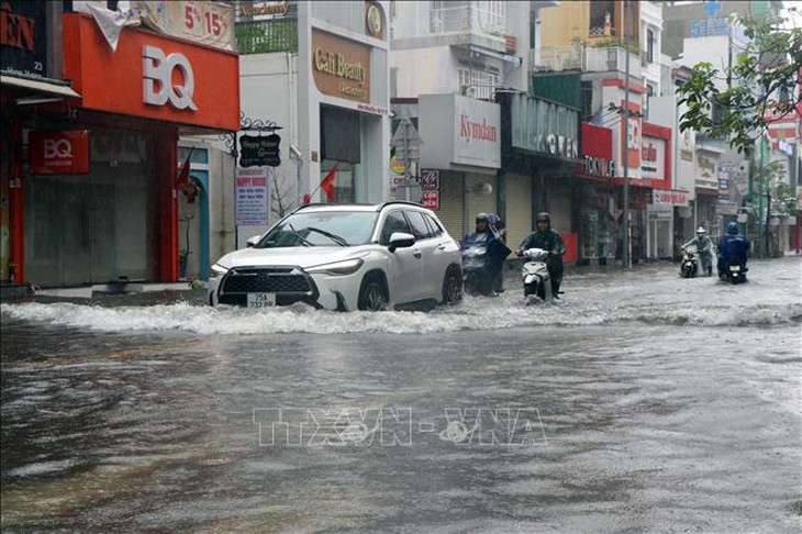 Mưa lớn gây nhiều thiệt hại tại các địa phương khu vực miền Trung- Ảnh 1. Mưa lớn gây nhiều thiệt hại tại các địa phương khu vực miền Trung- Ảnh 1.