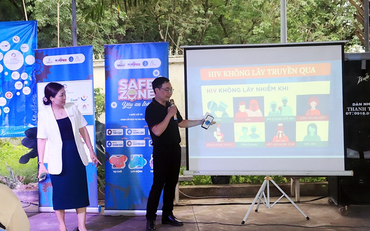 Sử dụng mạng xã hội, TikTok, Zalo và các ứng dụng hẹn hò... để truyền thông về HIV