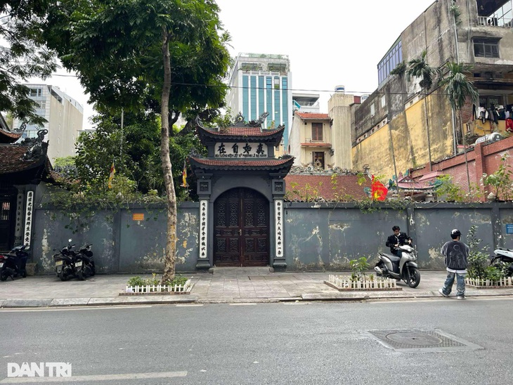 Sơn Tùng M-TP hẹn hò ở quán trà đá, công an yêu cầu đóng cửa vì sao?- Ảnh 5. Sơn Tùng M-TP hẹn hò ở quán trà đá, công an yêu cầu đóng cửa vì sao?- Ảnh 5.